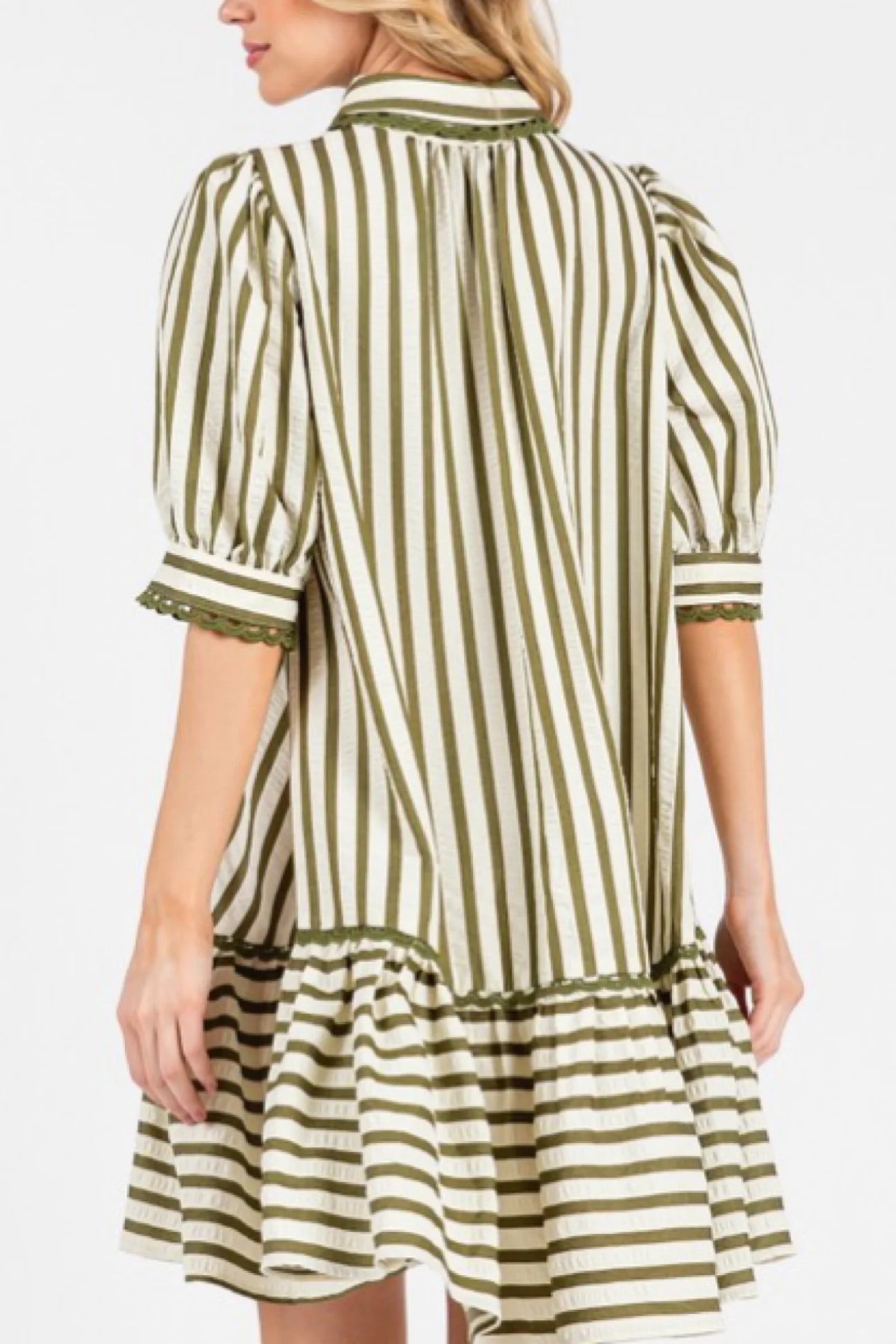 Traje verde/ crema lineas