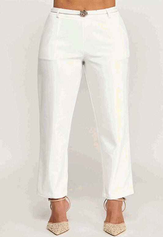 Pantalón blanco correa flor dorada